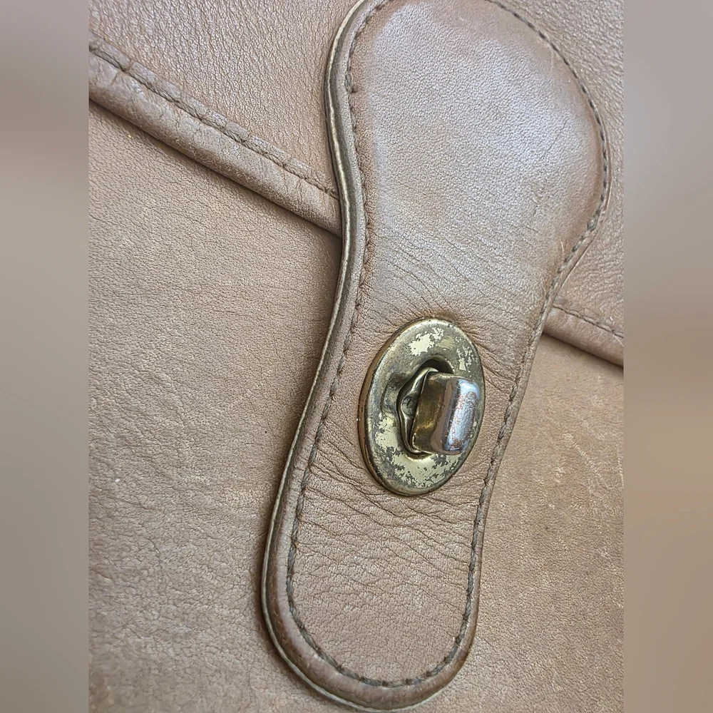 Vintage HUNT CLUB Elegant Tan Leather Women's Crossbody Equestrian Coach Like